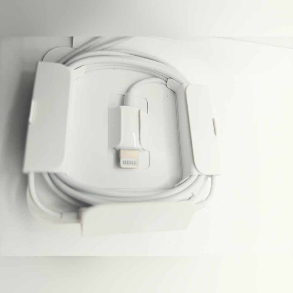 Apple iPhone 6s 32 GB Empty Box, With A Charger A Cable & Headphones NO Phone - Picture 7 of 8